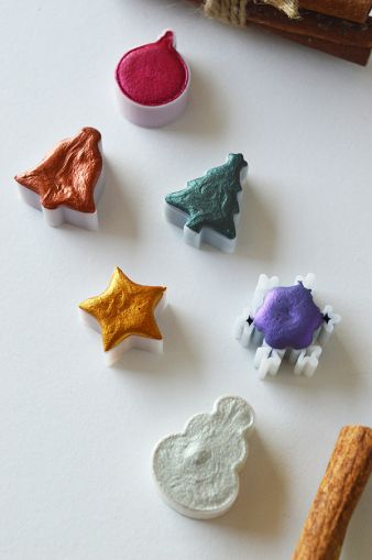 colectie-noua-cerneluri-perlate-craciun-cadouri-copii-acuarele-ilustratii-culoare-aurie-verde-brad-roz-ciclam-auriu-venetian