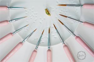 Pensule subtiri pictura si caligrafie roz