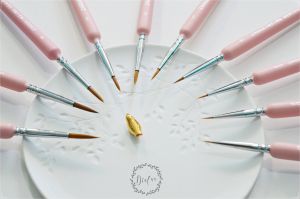 Pensule subtiri pictura si caligrafie roz