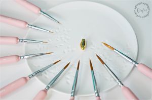 Pensule subtiri pictura si caligrafie roz