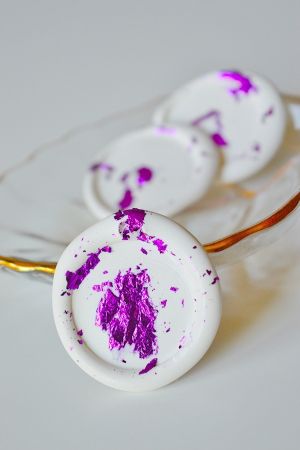 Sigiliu ceara autoadeziv foita mov liliac