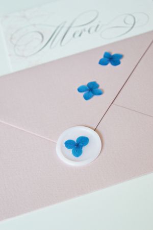 Sigiliu ceara autoadeziv hortensie albastru inchis