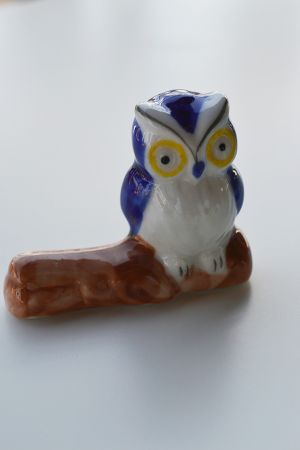 suport-pensula-toc-caligrafie-bufnita-albastra