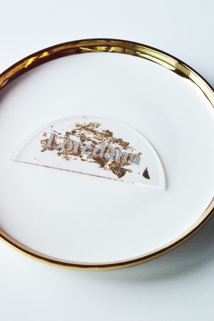 placecard-invitat-simplu-cu-foita-eveniment-monden